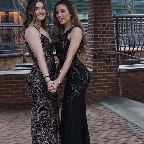 Meet your Posher, Nicole - Picture 1 of 1